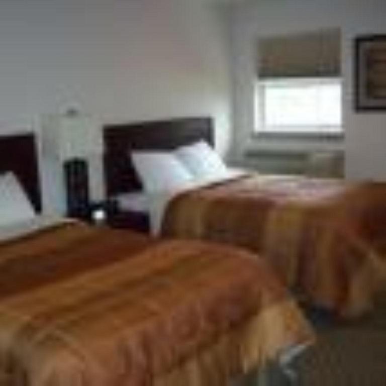 Price Pointe Inn Уокешо Экстерьер фото